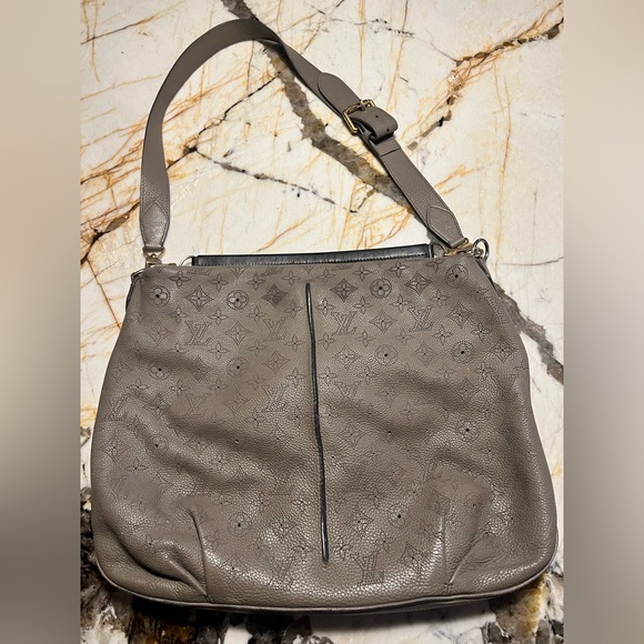 Authentic Louis Vuitton Ombre taupe Mahina leather SELENE MM Shoulder Bag - Picture 2 of 11